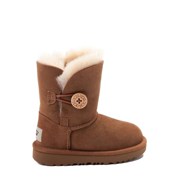 UGG Other - Ugg button Bailey boot 8T